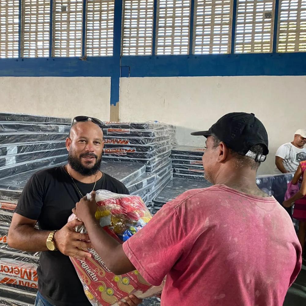 Ipiaú: Prefeitura distribui kits assistenciais às famílias atingidas pela enchente 