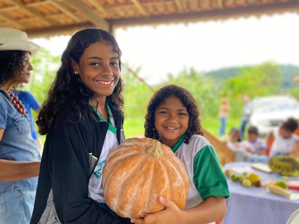 Programa Despertar realiza atividade no campo alunos da Rede Municipal de Ensino de Ipiaú