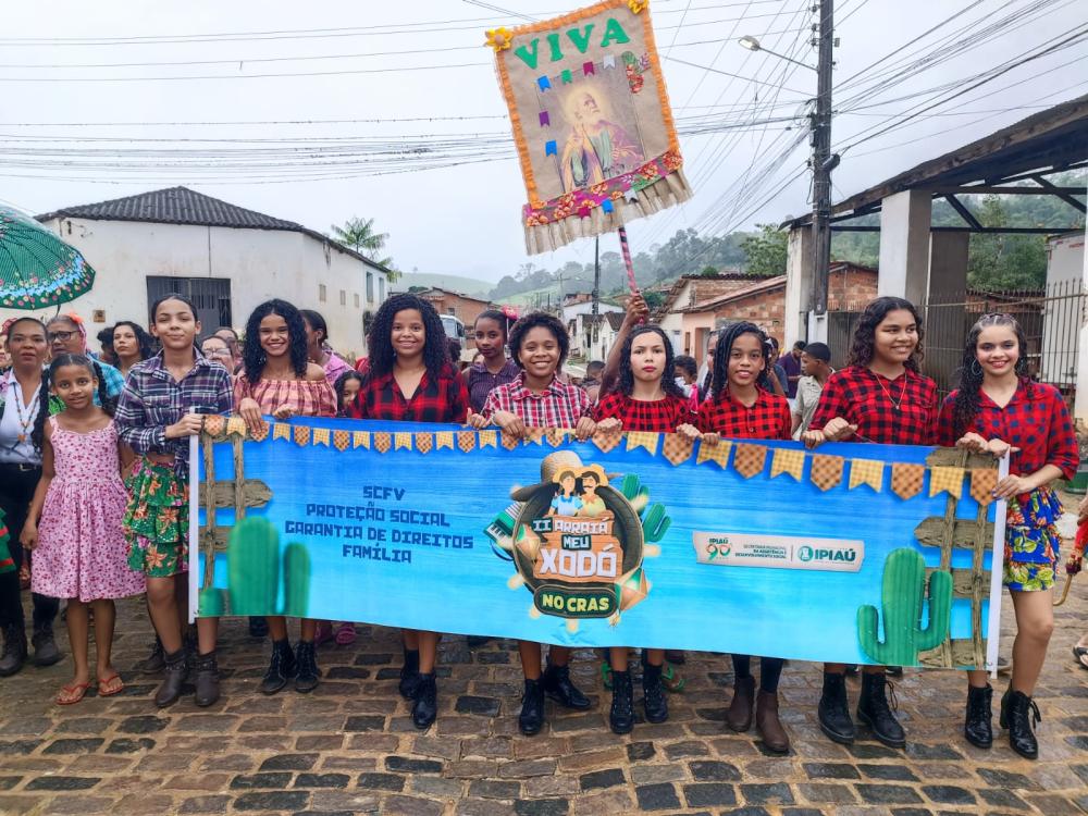 Cortejo junino anima usuários do CRAS de Córrego de Pedras