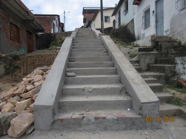 Diretoria de Obras constrói escadaria de acesso no Bairro São José Operário (Invasão)