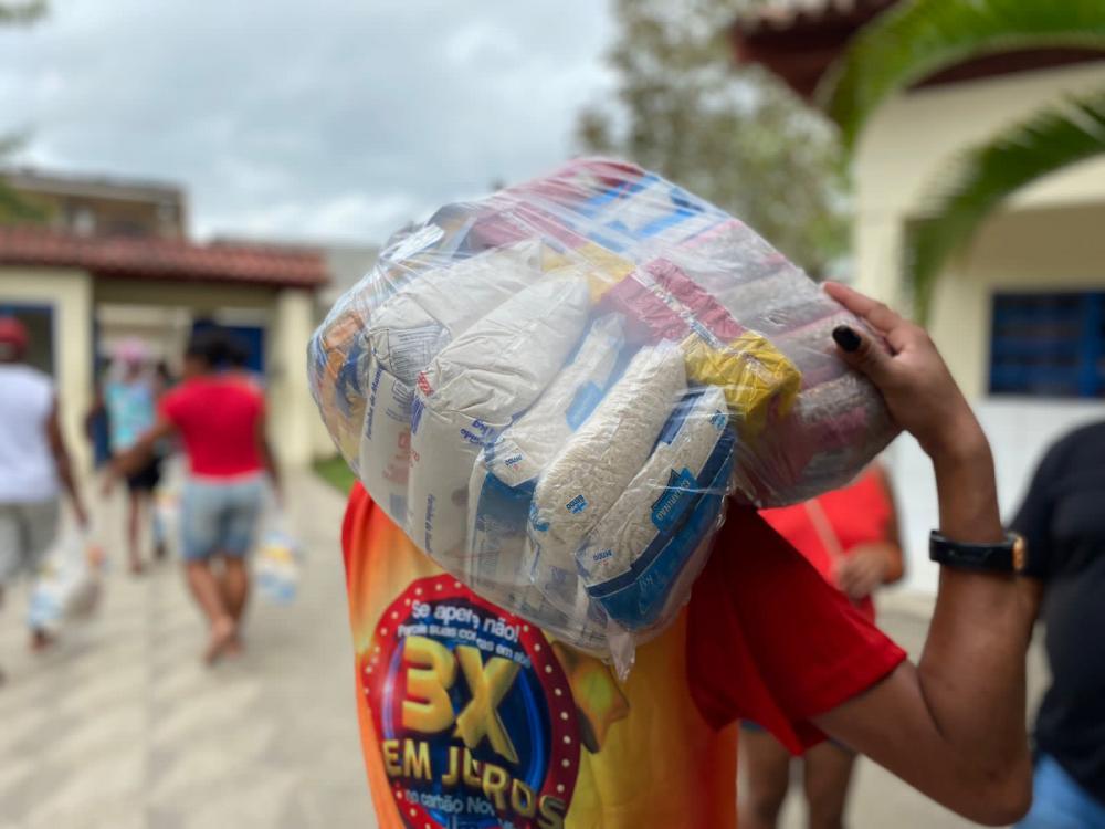 A Prefeitura de Ipiaú cumpre o seu papel e distribui cestas básicas para as famílias cadastradas na Secretaria de Assistência Social