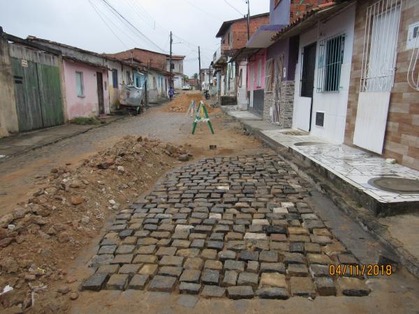 Infraestrutura realiza recuperação e pavimentação de ruas em diversos bairros