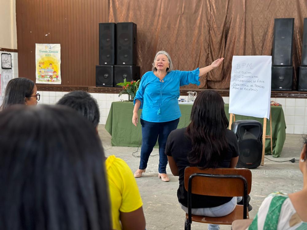 Curso de boas práticas em manipulação de alimentos visa fortalecer qualidade da alimentação escolar em Ipiaú