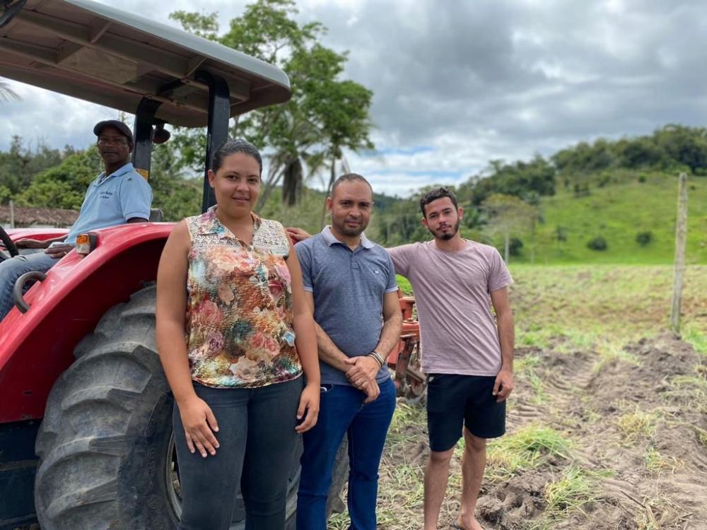 Programa Mais Agricultura da Prefeitura de Ipiaú executa projetos em parceria com o homem do campo 