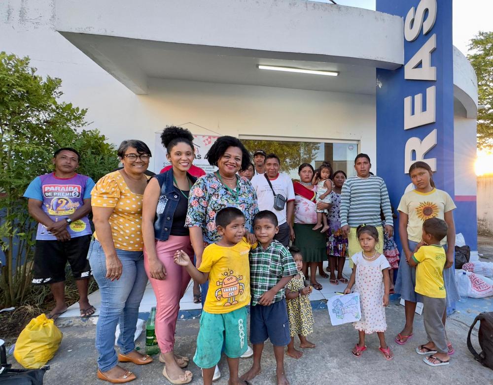 Grupo de venezuelanos recebe apoio da equipe do Social de Ipiaú para seguir viagem