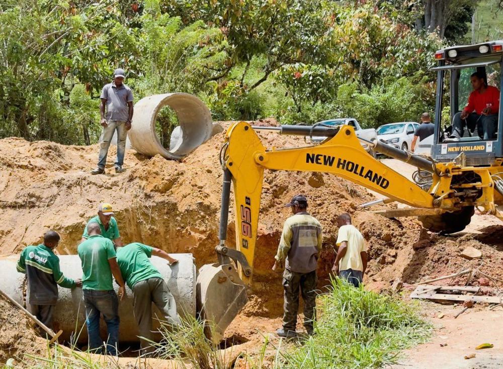 Prefeitura de Ipiaú promove recuperação de estradas e reposição de manilhas na zona rural