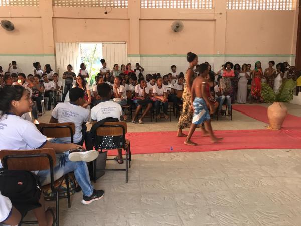 Colégio Celestina Bittencourt celebra Dia da Consciência Negra com desfile e exposições de dança