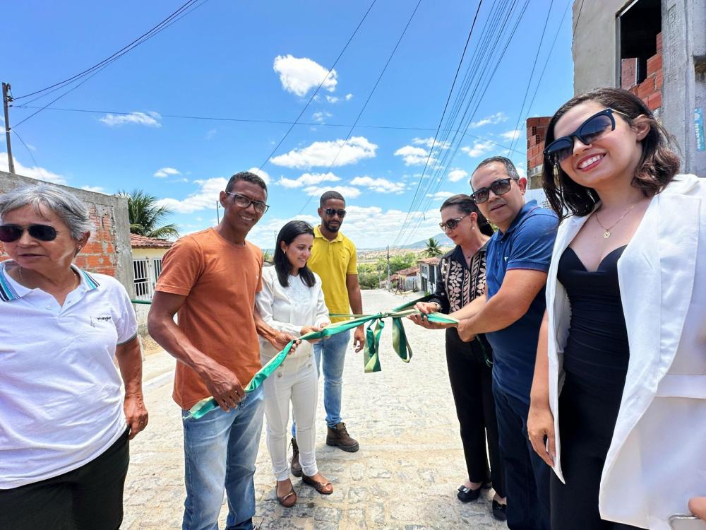 Prefeitura de Ipiaú e Governo do Estado entregam 10 ruas requalificadas na Irmã Dulce 