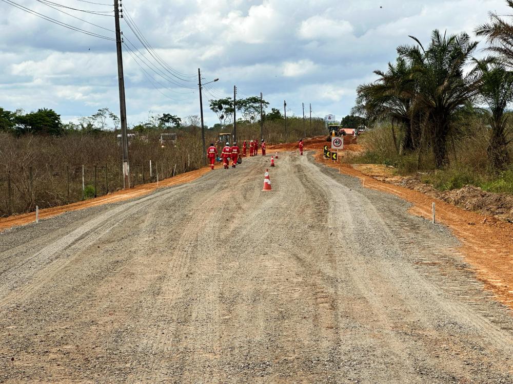 Ipiaú: Com parceria da Prefeitura, Governo Estadual inicia serviço de asfalto na estrada que liga BR-330 e UNEB