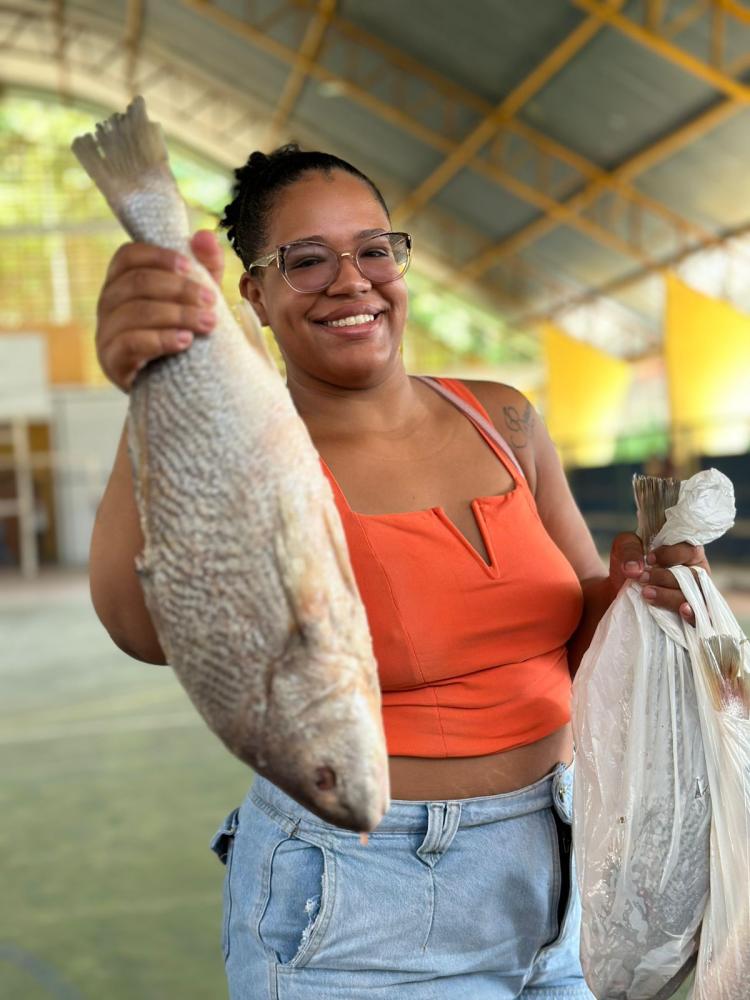 Prefeitura de Ipiaú mantém tradição e distribui peixes na Semana Santa
