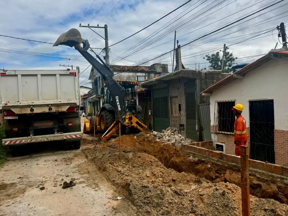 Com recursos próprios, Prefeitura de Ipiaú executa drenagem e pavimentação asfáltica; saiba as localidades