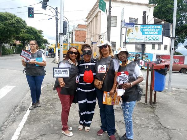 Secretaria de Saúde realiza blitz de conscientização contra a Dengue, Zika e Chikungunya