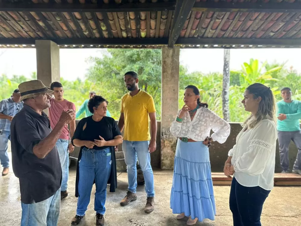 Prefeita Maria e equipe acompanham reforma da Horta Comunitária de Ipiaú