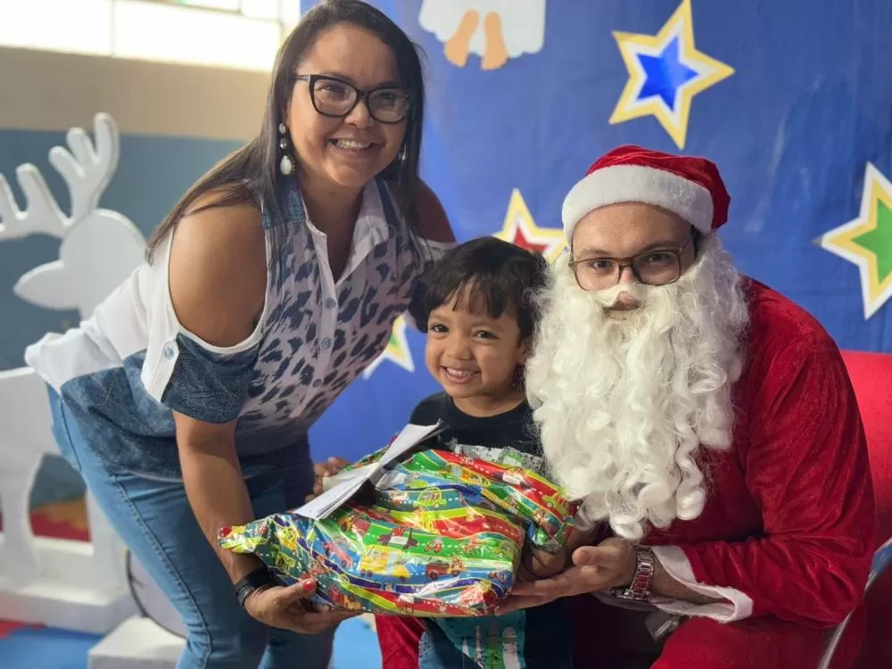 Com apoio da Prefeitura, campanha Papai Noel dos Correios presenteia 250 crianças em Ipiaú