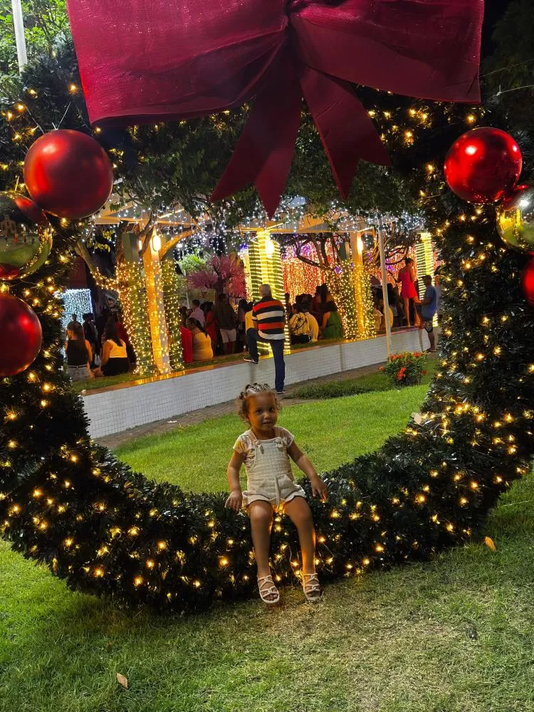 Ipiaú: Cores e brilho da decoração natalina na Praça Ruy Barbosa encantam cidadãos em inauguração