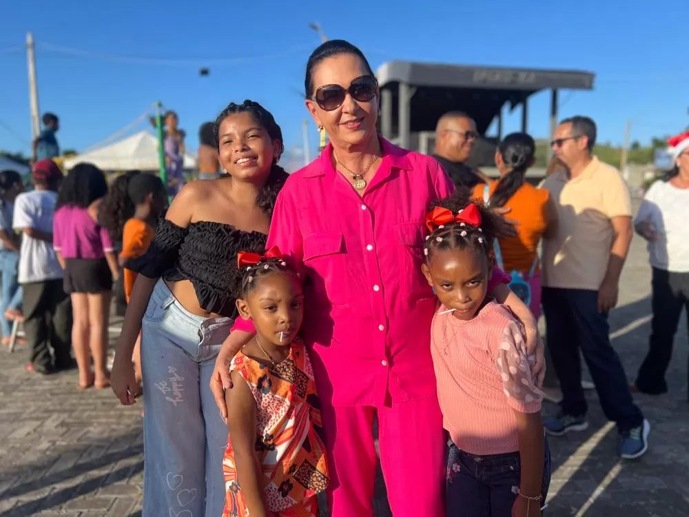 Ipiaú: “Natal Encantado das Crianças” leva magia e alegria para as crianças da rede de ensino municipal 