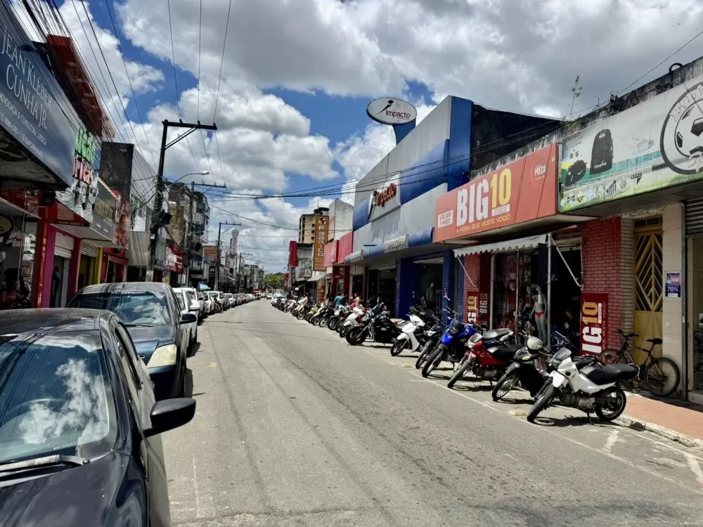 Prefeitura de Ipiaú intensifica fiscalização de estacionamentos irregulares em frente aos estabelecimentos comerciais