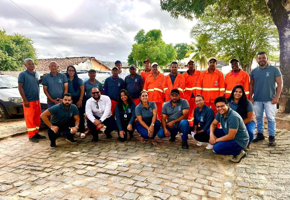 Prefeitura de Ipiaú realiza entrega de EPIs e uniformes para equipe da da Infraestrutura