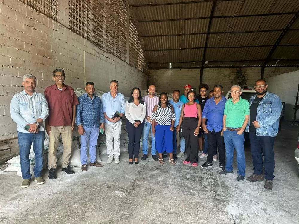 Prefeitura fornece calcário para associações da agricultura familiar