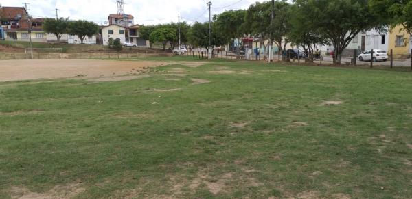 Secretaria de Desenvolvimento Urbano realiza limpeza da área do Campo da Baixada