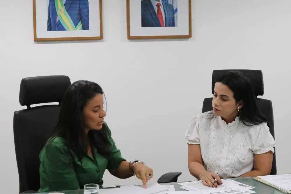 Educação de Ipiaú avança: prefeita garante ônibus com acessibilidade e projeta escola em tempo integral