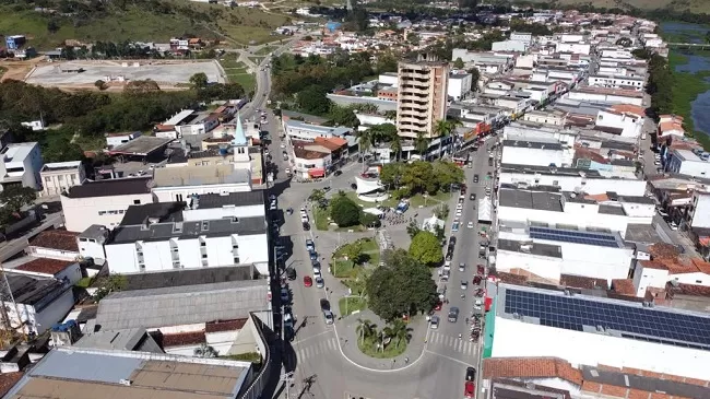 Prefeitura de Ipiaú inicia distribuição dos carnês do IPTU 2025 com desconto de 10% para pagamento à vista