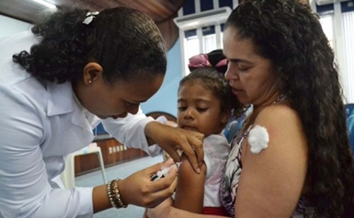 Secretaria de Saúde alerta população sobre a importância de atualizar a caderneta de vacinação