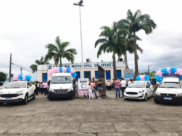 Maria apresenta mais 4 veículos adquiridos para a Secretaria de Saúde