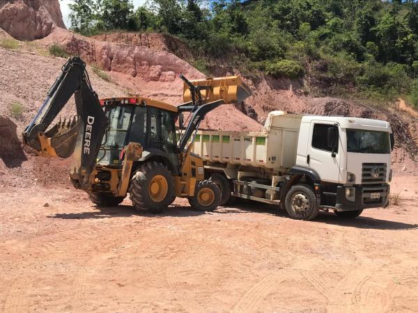 Secretaria de Infraestrutura intensifica ações de cascalhamento na região da Fazenda do Povo