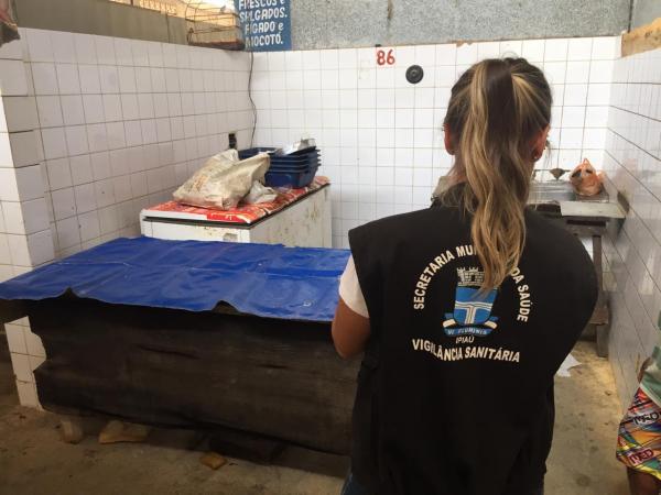 Vigilância Sanitária inspeciona Centro de Abastecimento para identificar necessidades de melhorias nas condições higiênicas e sanitárias