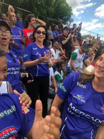Prefeita Maria prestigia time da Doce Mel em rodada de futebol profissional no Estádio Pedro Caetano
