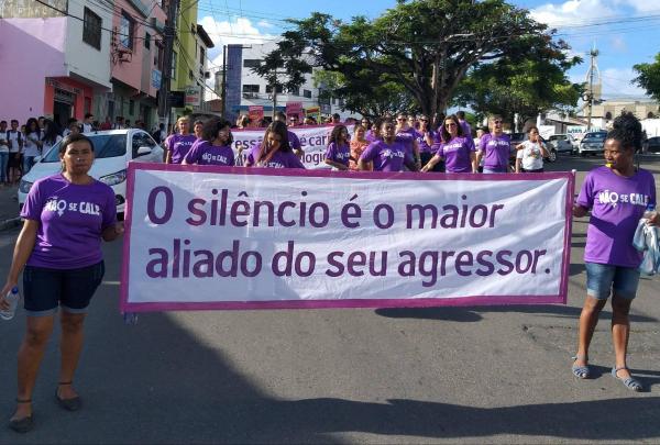 Secretarias de Ação Social e Saúde finalizam campanha “Março Mulher” com caminhada ativista pelo fim da violência contra mulheres