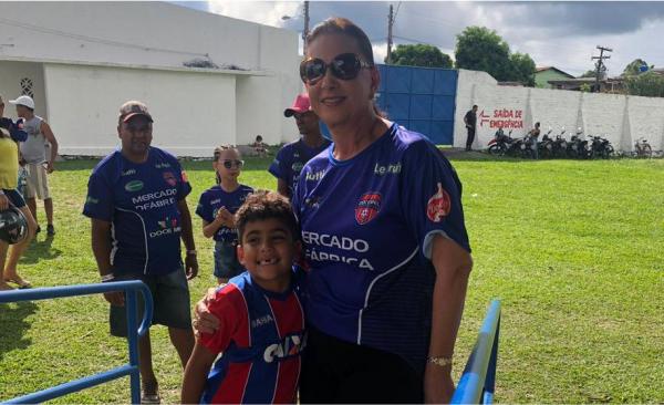 Prefeita Maria prestigia time da Doce Mel no Estádio Pedro Caetano