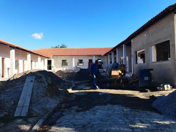 Obras de reforma e adequação da Escola Salvador da Matta estão avançadas