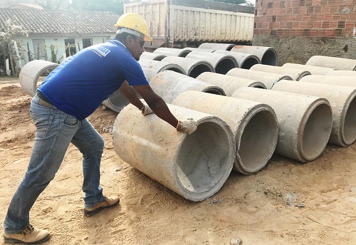 Prefeitura reinicia calçamento da Rua Idaísio Galvão