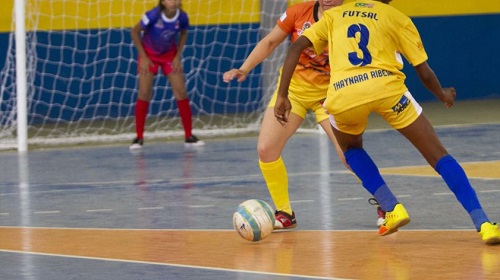 Diretoria de Esportes promove campeonato feminino de futsal 