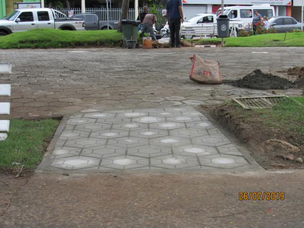 Rampas de acesso às calçadas serão construídas junto às faixas de segurança 