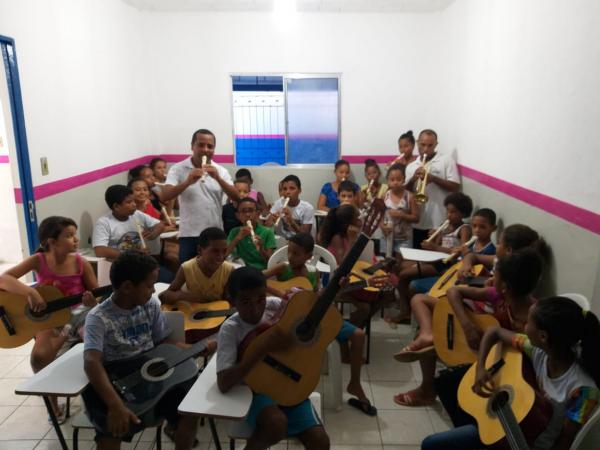 Secretaria de Ação Social realizou oficina de música para usuários do CRAS