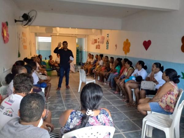 Secretaria de Ação Social realiza palestra com psicólogo para usuários do CRAS 