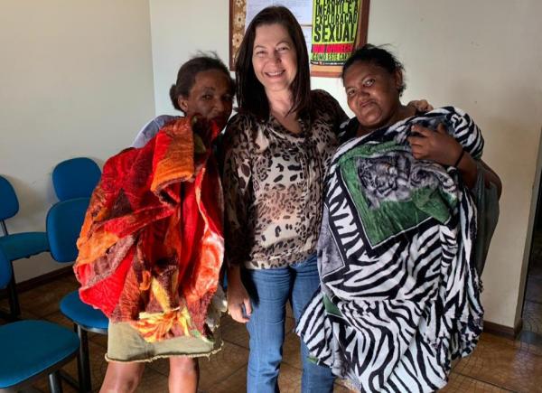 Secretaria de Ação Social distribui sopa, mingau e cobertores