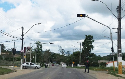 Prefeitura informa instabilidade no semáforo da BR – 330 / acesso ao Bairro ACM