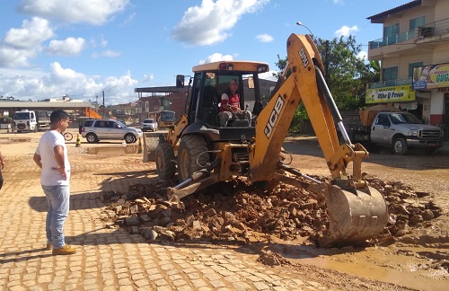Prefeitura inicia reparos para repor calçamento no Centro de Abastecimento