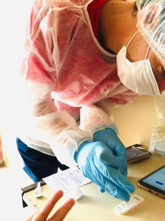 Secretaria de Saúde de Ipiaú realiza teste rápido em idosos na Casa Deraldina 