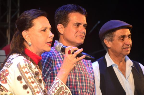 Prefeita de Ipiaú marca presença na abertura do tradicional São Pedro