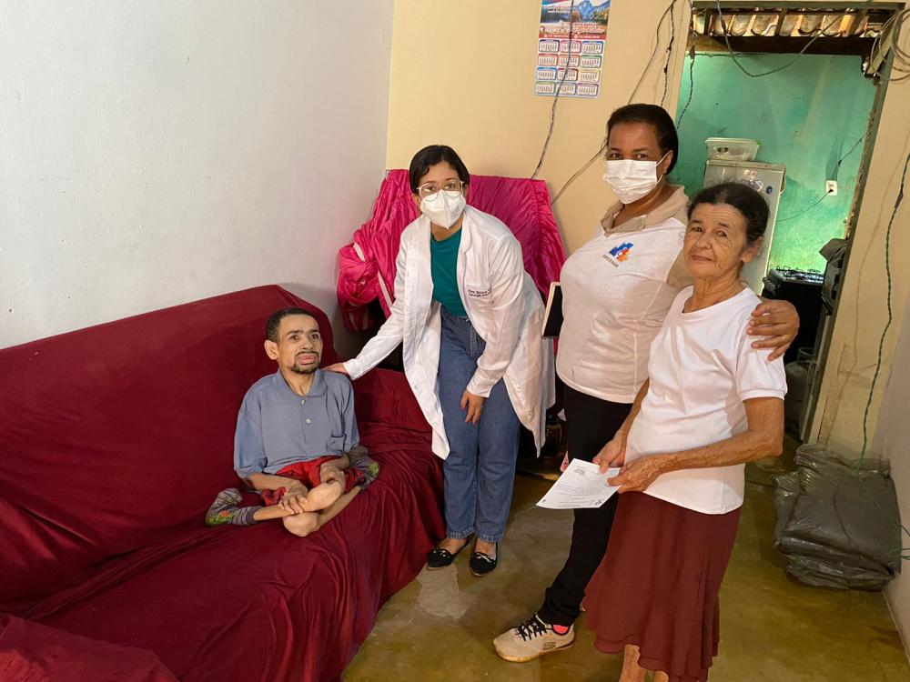 Pacientes acamados recebem atendimento odontológico domiciliar no bairro ACM nesta quinta-feira