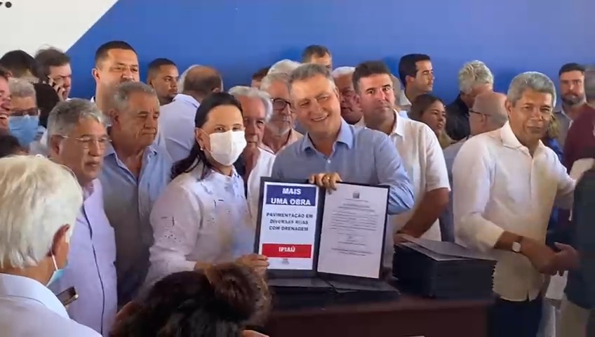 Prefeita assina convênio com o Governo do Estado para a realização de mais oito obras em Ipiaú