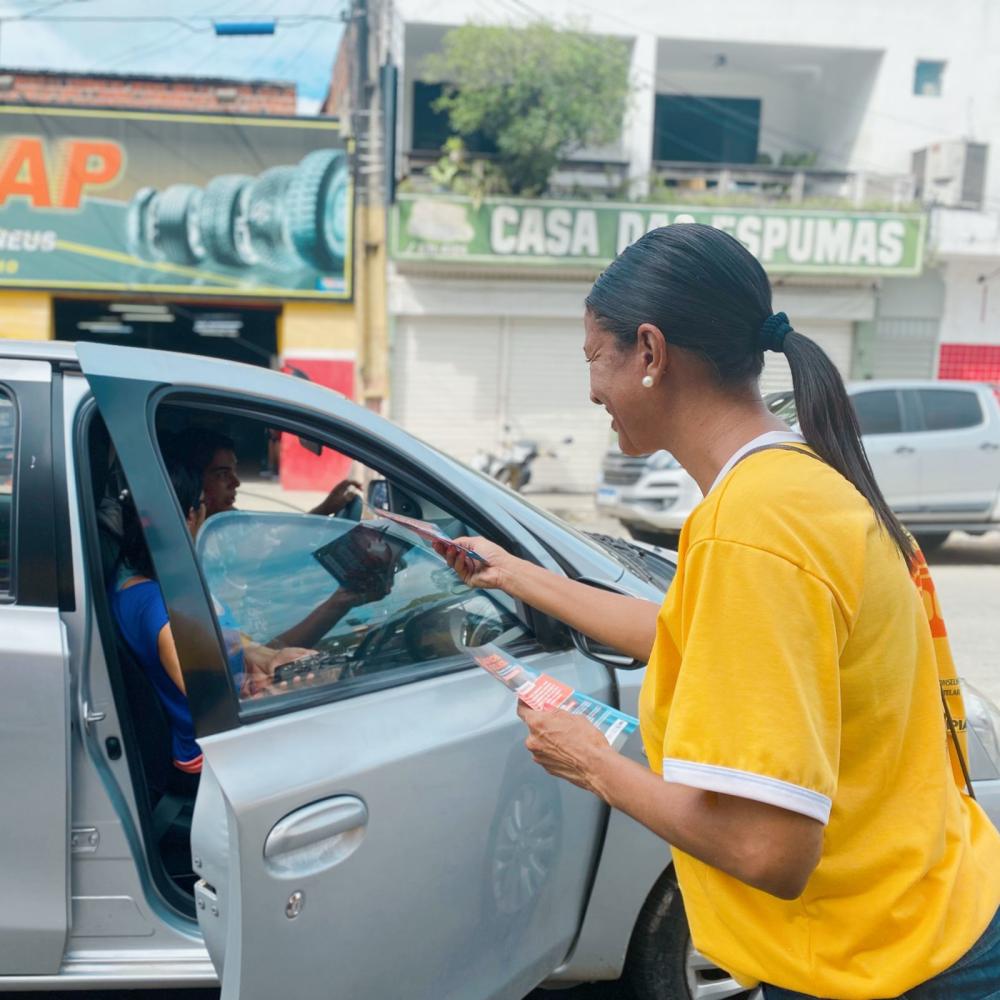 Prefeitura realiza blitz para mobilizar sociedade sobre dois temas comemorados hoje 