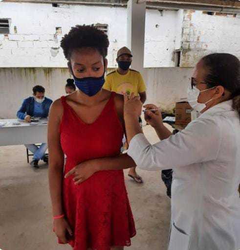 Covid-19: Ipiaú inicia dose de reforço em adolescentes de 12 a 17 anos 