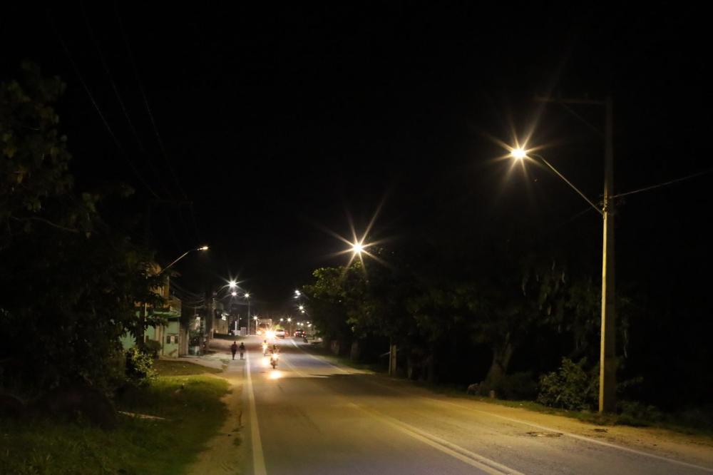 Prefeitura revitaliza a iluminação pública de duas importantes avenidas 