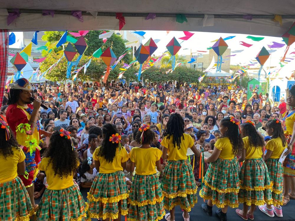 Secretaria de Educação realizou um grande Arraiá na Rui Barbosa neste domingo 